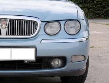 Prins conducând un Rover chiar dacă nu avea permis de conducere